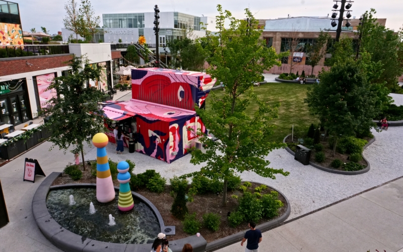 Royalmount : une destination estivale en ville