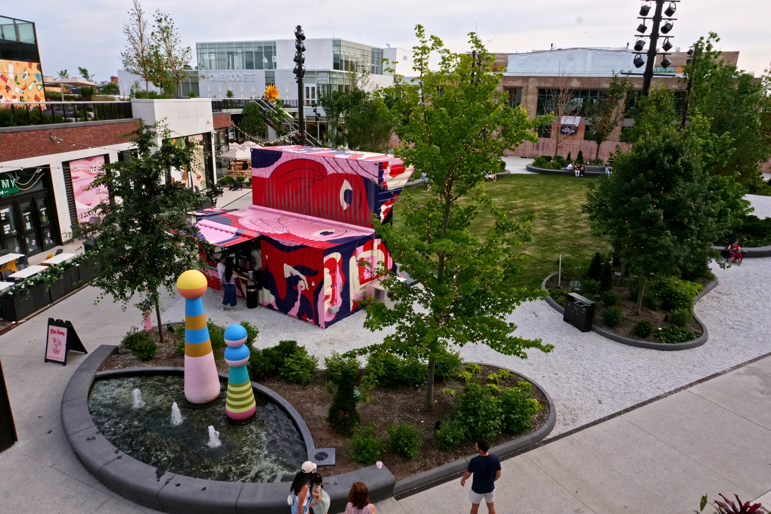 Royalmount : une destination estivale en ville