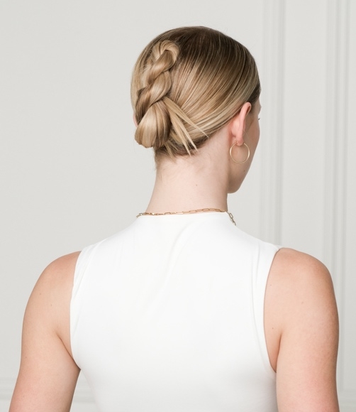 3 looks cheveux à essayer cet été avec Kerasilk French Twist décoiffé