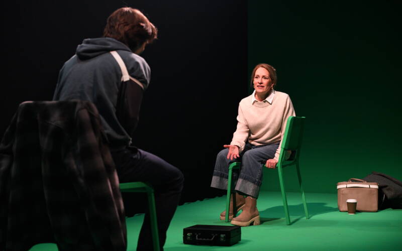 Après t'avoir bordé tendrement, je meurs : un huis clos entre mère et fils, Boucle Magazine