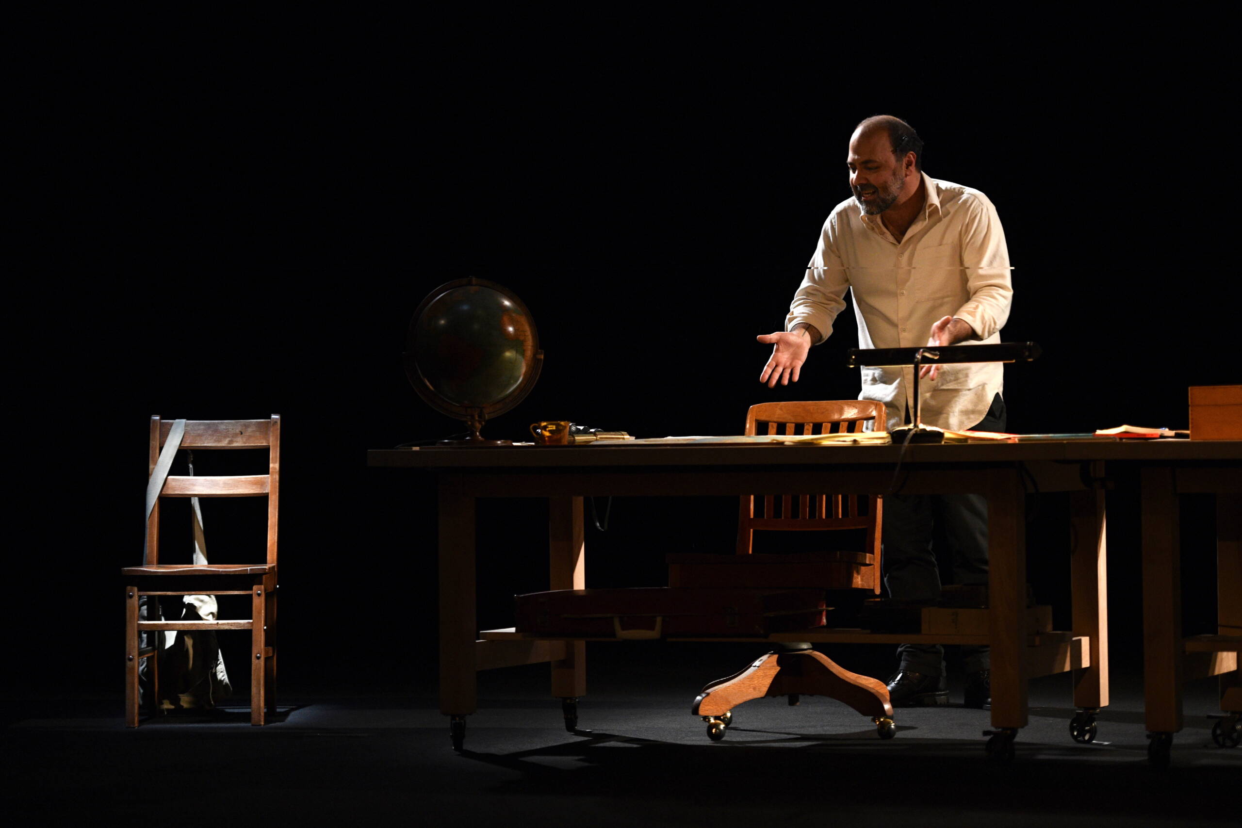 Le vieux monde derrière nous : sur les traces du père, Boucle Magazine