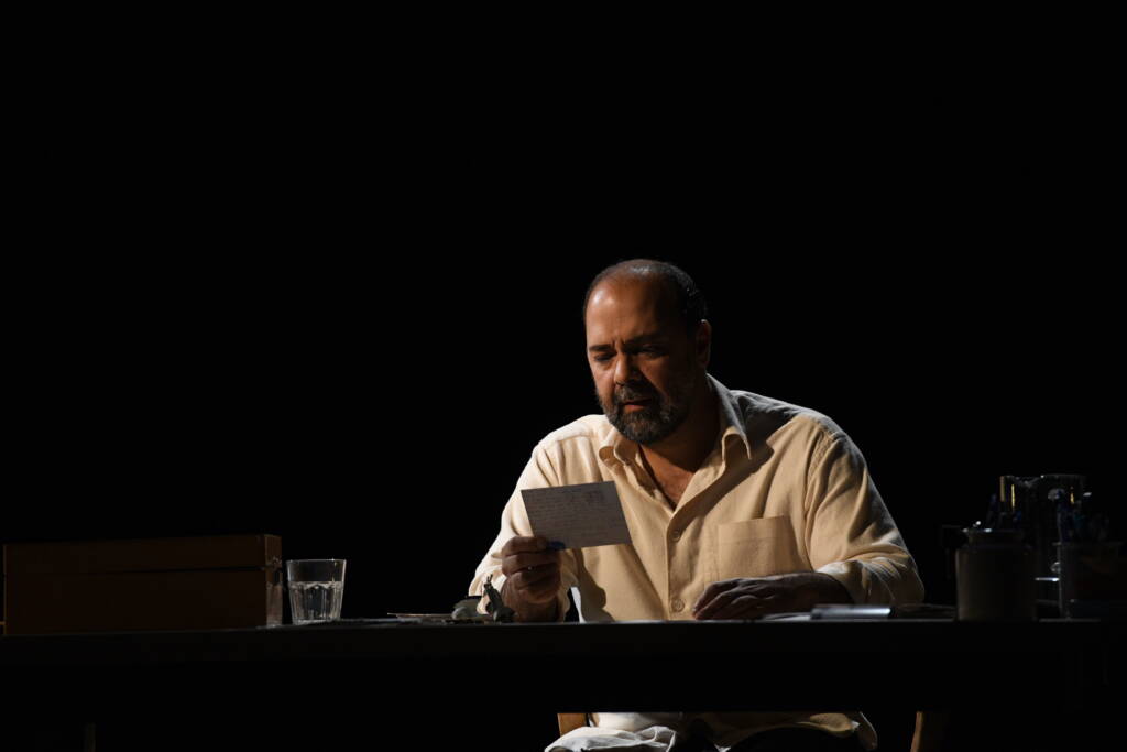 Le vieux monde derrière nous : sur les traces du père, Boucle Magazine