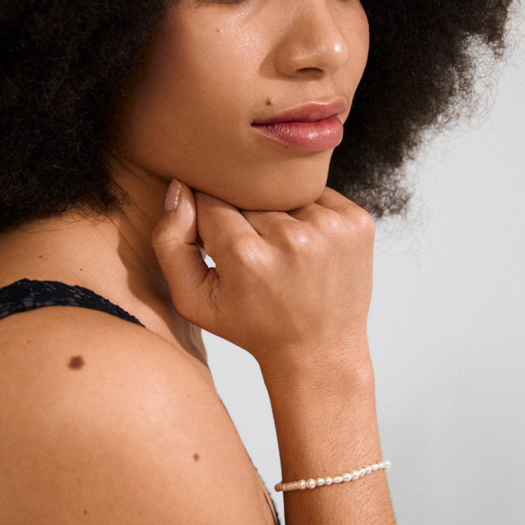 Pilgrim : des bijoux parfaits pour les Fêtes Perles d’eau douce et pierres de verre