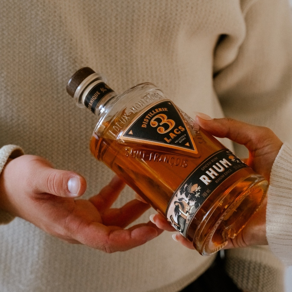 5 idées-cadeaux pour les amateurs de spiritueux Rhum Épicé – Distillerie 3 Lacs