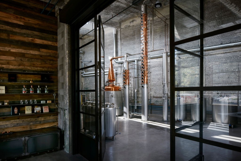 5 idées-cadeaux pour les amateurs de spiritueux Visite et dégustation – Distillerie Cirka