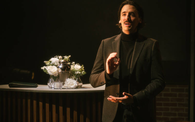 Merci d'être venus : la lumière dans les ténèbres, Boucle Magazine