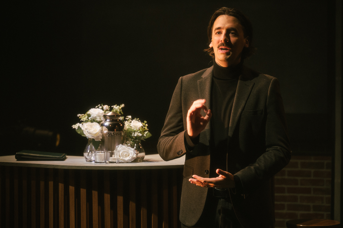 Merci d'être venus : la lumière dans les ténèbres, Boucle Magazine