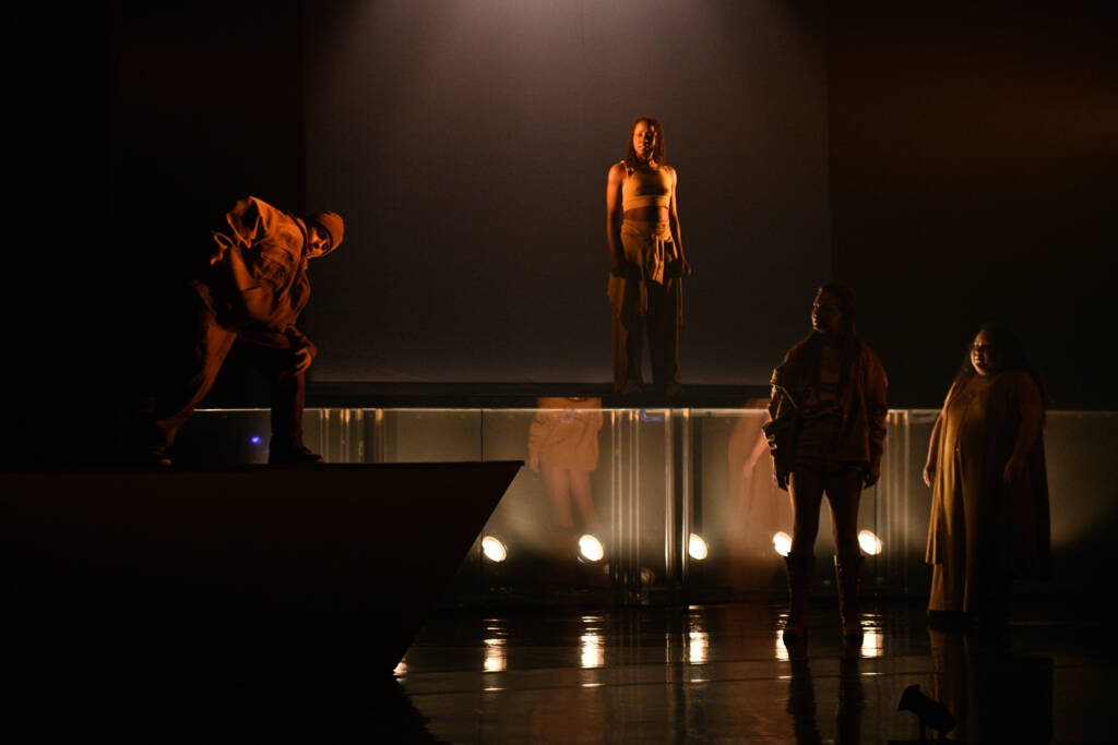 Pakuneu : enfermement et libération, Boucle Magazine