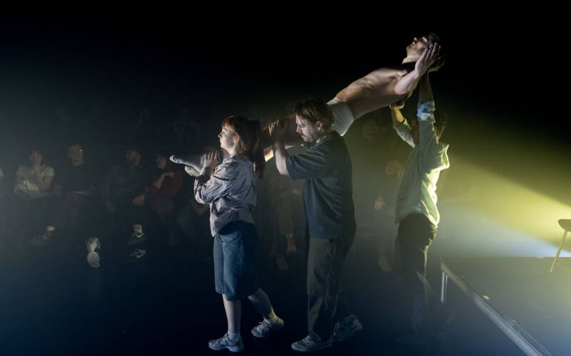 Glissant glissant : la quête absurde du sens de la vie, Boucle Magazine