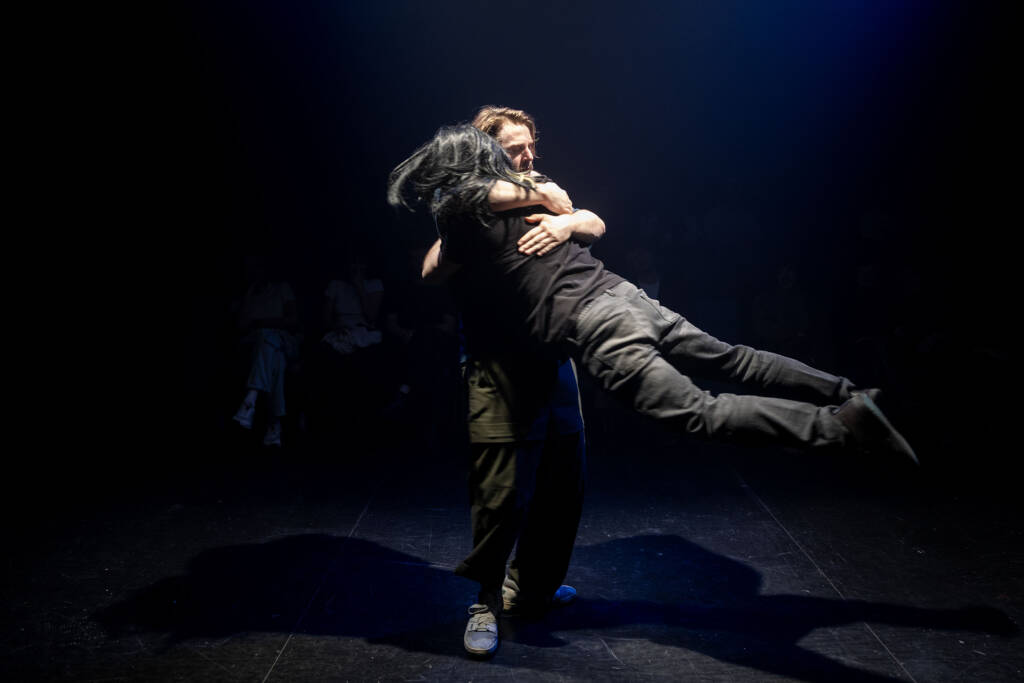 Glissant glissant : la quête absurde du sens de la vie, Boucle Magazine